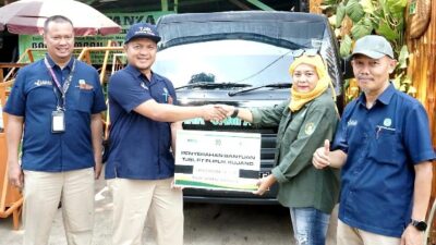 Bantuan CSR Pupuk Kujang Berikan  Mobil Pikap untuk Bank Sampah di Karawang