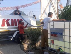 KIIC Karawang Bantu Masyarakat Tegalwaru Terdampak kemarau Berakibat Sulit Dapatkan Air Bersih