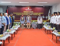 Acep-Gina Jadi Pasangan Pendaftar Kedua di KPU Karawang, Berkas Dinyatakan Lengkap