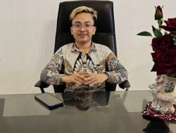 Klarifikasi Ketua KPUD Karawang, Naif!