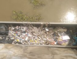 Limbah Medis Bececeran Dibuang Orang Tak Dikenal di Sungai Citarum