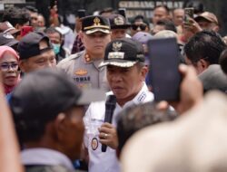 Bupati Karawang Aep Syaepuloh Buka Gerbang PT Changsin Diiringi Sorak Gembira Warga