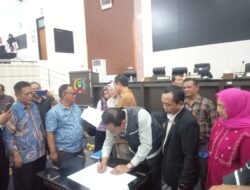 DPRD Karawang  Rapat Dengar Pendapat Bersama 1.000 Guru Honorer di Gedung Paripurna