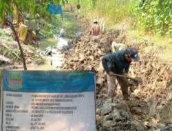Sekjen GBR Menduga Pengawas Dan Konsultan Main Mata Soal Volume Proyek Saluran Air Di Kp. Lemahabang RW04