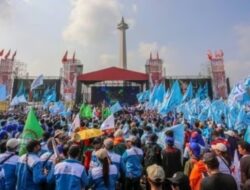 Monas Dibanjiri Buruh Aksi May Day 2025