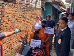 Rekonstruksi Cucu Bunuh Nenek Demi Emas 100 Gram 