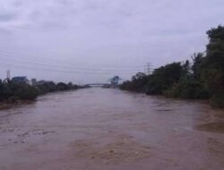 Kali CBL Meluap,Siaga Dan Waspada Warga di Sekitar Bantaran Kali