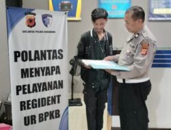 Senyum, Sapa, Ramah! Unit BPKB Satlantas Polres Karawang Berikan Layanan Regident Menyapa