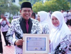 Sambut Hari Guru Nasional,Ketua DPRD Kabupaten Karawang, H. Endang Sodikin, Hadapi Tantangan di Era Digital 