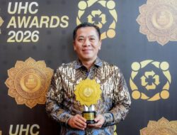 Bupati Karawang, Aep Syaepuloh Raih Penghargaan UHC BPJS Kesehatan 