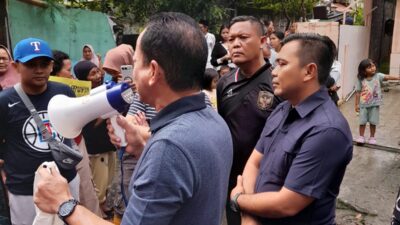 Aksi Jendral Aktif Pimpin Demo Warga Minta Akses Stadion Singaperbangsa Dibuka Menuai Pro-Kontra