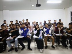 Sosialisasikan Digitalisasi,Rektor Unsika Terjunkan Mahasiswa Kedalaman desa di Karawang 