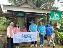 PLN UP3 Karawang Nyalakan 10 Sambungan Listrik Baru Melalui Program Light Up The Dream Berkah Ramadhan 1447 H