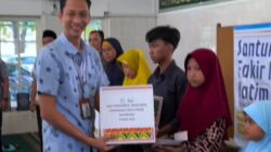 Perumdam Tirtatarum Karawang Santuni Ratusan Anak Yatim, Lansia dan Fakir Miskin di Bulan Ramadan 1447 H