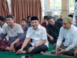 Pemkab Karawang Serahkan Sarana Ibadah kepada DKM Masjid Baitul Falihin Resinda