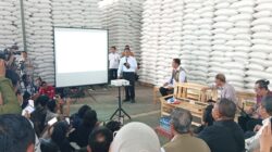 Mentan Amran Sulaiman Sidak Gudang Bulog Karawang,Umumkan Stok Beras Nasional Tembus 5 Juta Ton