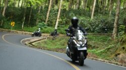 Hindari Menarik Gas Saat Menahan Motor di Tanjakan