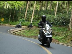 Hindari Menarik Gas Saat Menahan Motor di Tanjakan