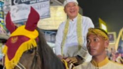 Kirab Mahkota Binokasih, Bupati Aep  Syaepuloh Sapa Masyarakat Karawang 