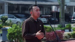 Wakil Ketua DPRD Kabupaten Karawang, Dian Fahrud Jaman Lepas Pemberangkatan Peserta Jambore Wartawan se-Kabupaten 