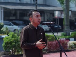Wakil Ketua DPRD Kabupaten Karawang, Dian Fahrud Jaman Lepas Pemberangkatan Peserta Jambore Wartawan se-Kabupaten 