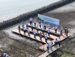 Selamatkan Desa Nelayan, Pupuk Kujang Bantu Masyarakat Cegah Ancaman Abrasi di Pesisir Karawang
