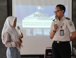 Mitigasi TPPO Sejak Dini, Imigrasi Karawang Beri Edukasi Keimigrasian di SMAN 4 Karawang